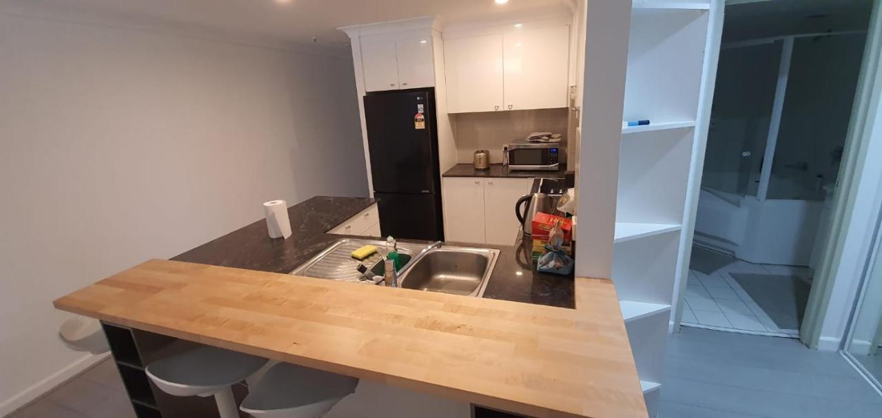 Dana-Cozy Private Room In Shared Central Apt-Rm 2 Canberra Exterior photo