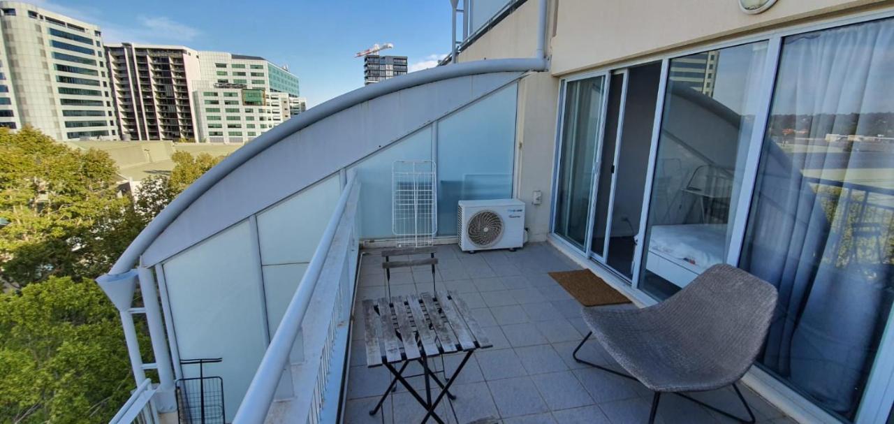 Dana-Cozy Private Room In Shared Central Apt-Rm 2 Canberra Exterior photo