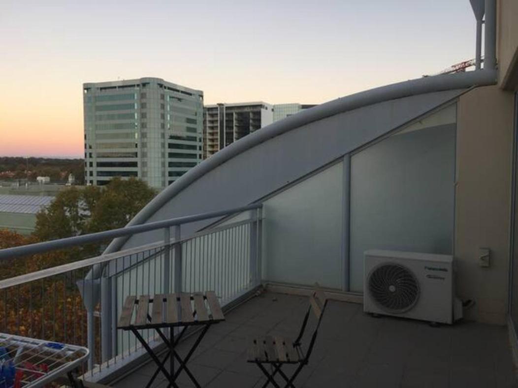 Dana-Cozy Private Room In Shared Central Apt-Rm 2 Canberra Exterior photo
